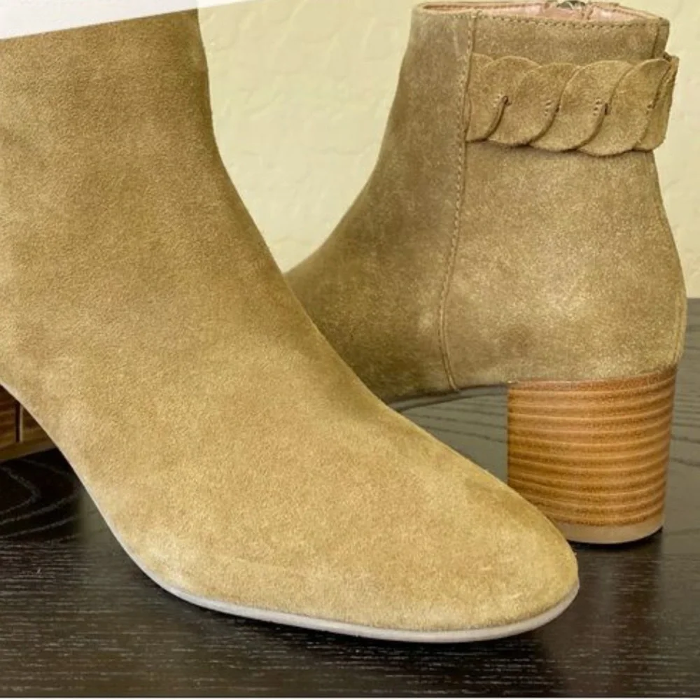 Aquatalia Feliciana Braided Strap
Bootie Suede Ankle Boot Block
Heeled Camel - Picture 16 of 16